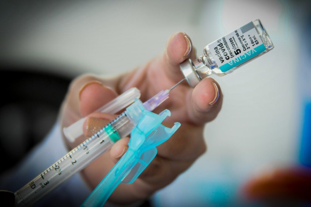Imagem Ilustrando a Notícia: Vacina brasileira contra Covid-19 sem agulhas deve ser testada em humanos em breve