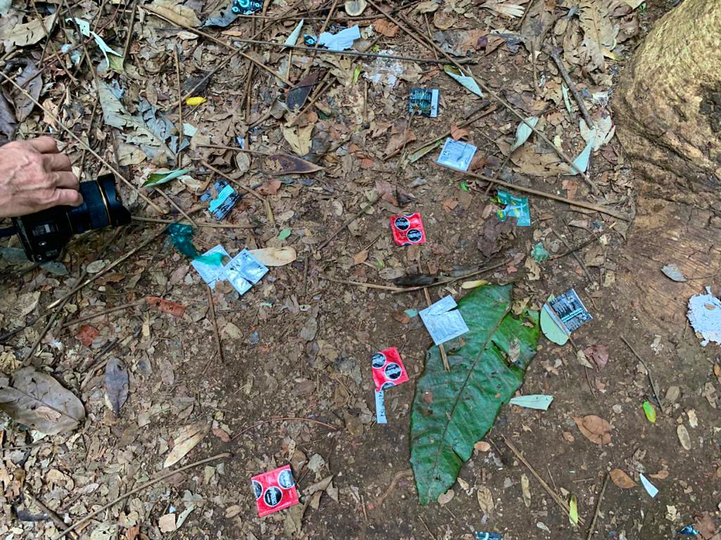Imagem Ilustrando a Notícia: Apenas neste ano, Amma afirmou ter recolhido mais de 3 mil preservativos no Bosque dos Buritis