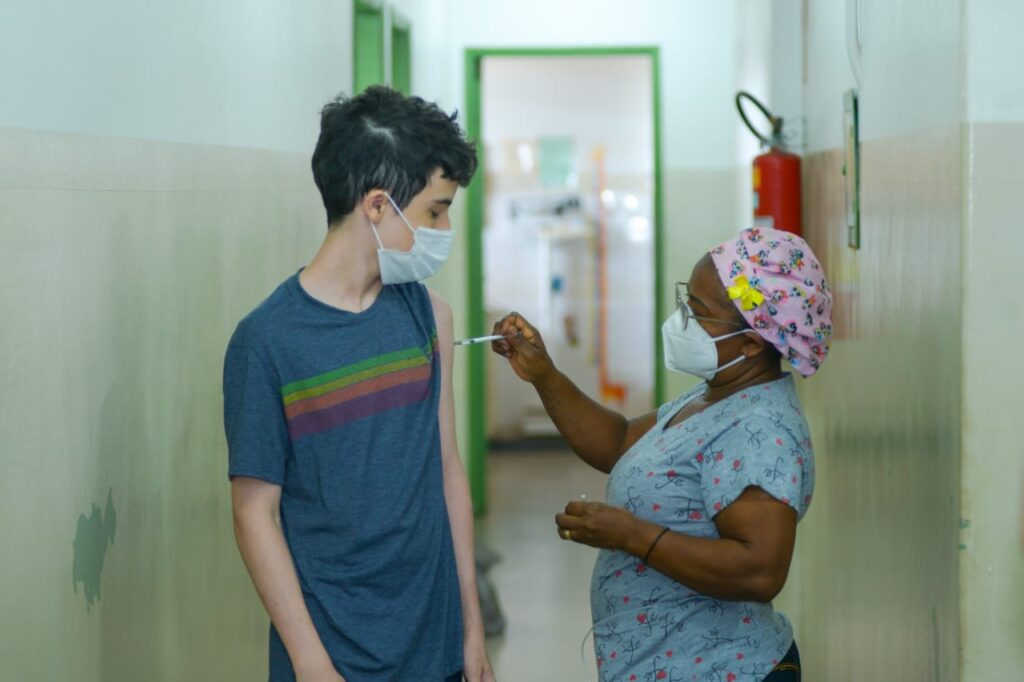 Imagem Ilustrando a Notícia: Goiânia já tem mais de 60 mil adolescentes vacinados com a primeira dose da vacina contra Covid-19