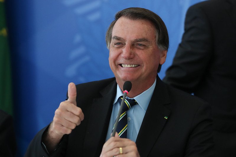 Imagem Ilustrando a Notícia: Bolsonaro assina decreto autorizando entrada de militares dos EUA no Brasil para exercício em conjunto