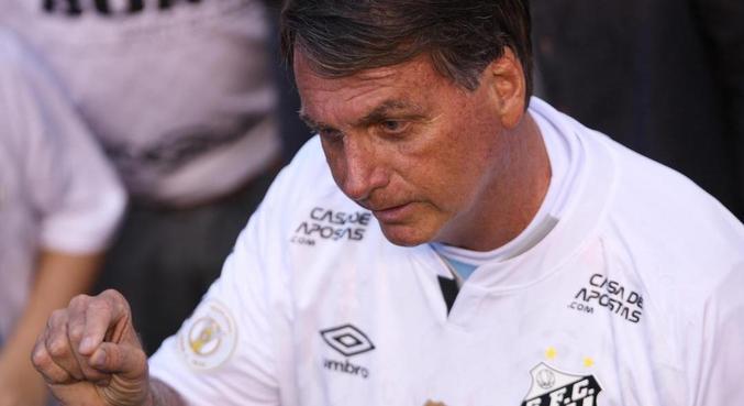 Imagem Ilustrando a Notícia: Bolsonaro é impedido de assistir jogo do Santos por não ter tomado vacina contra Covid-19