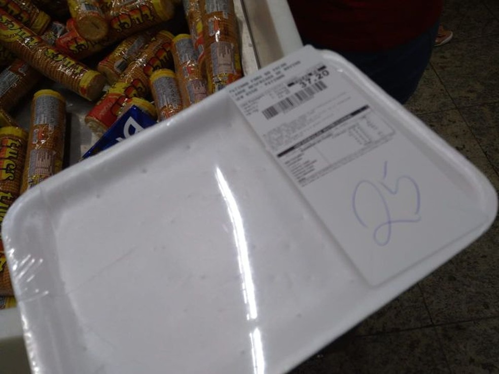 Imagem Ilustrando a Notícia: Supermercado entrega bandeja de carne vazia para cliente até que pagamento seja comprovado