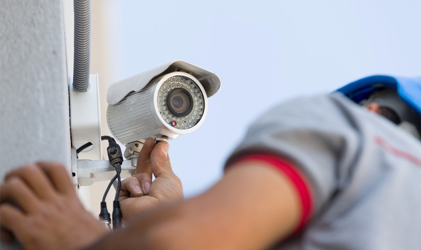 Imagem Ilustrando a Notícia: Morador que instalou câmera voltada para casa de vizinho é condenado por danos morais