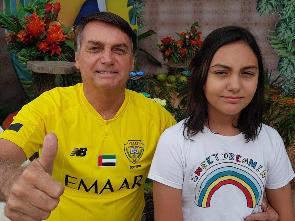 Imagem Ilustrando a Notícia: Filha de Bolsonaro deve entrar em Colégio Militar sem processo seletivo