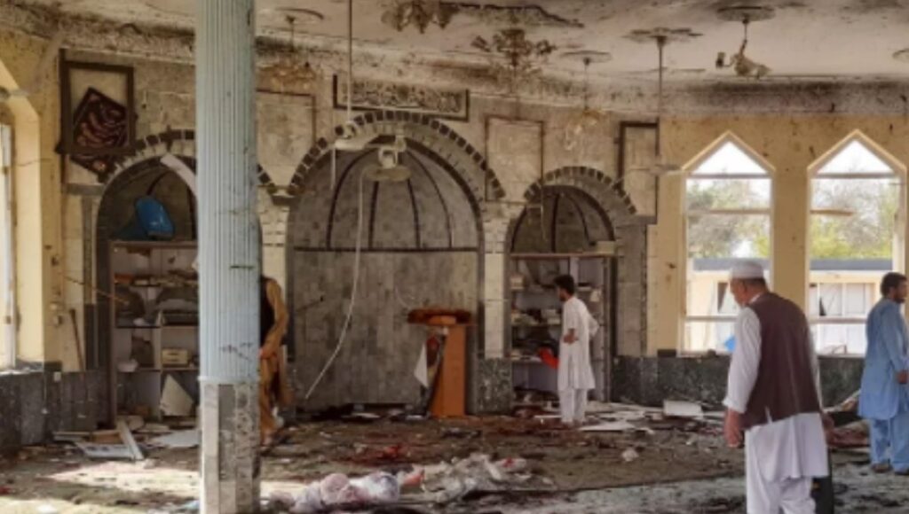 Imagem Ilustrando a Notícia: Após explosão em mesquita, ao menos 100 pessoas foram mortas e feridas no Afeganistão