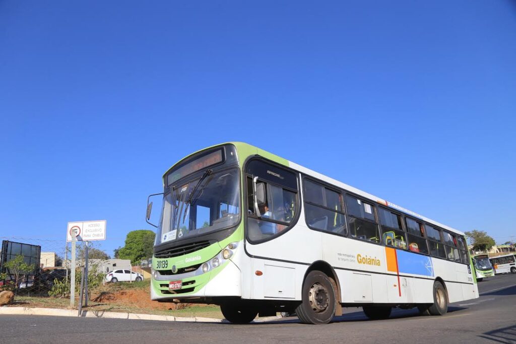 Imagem Ilustrando a Notícia: Projeto de lei busca garantir transporte público intermunicipal gratuito para servidores do Samu