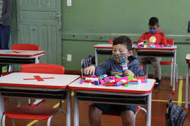 Imagem Ilustrando a Notícia: Sem distanciamento, Goiânia decreta retorno de 100% dos alunos nas salas de aula