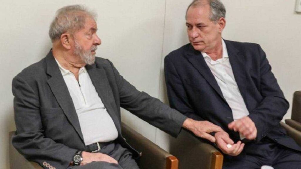 Imagem Ilustrando a Notícia: ‘Hoje eu estou seguro de que o Lula conspirou pelo impeachment’, afirma Ciro Gomes; Dilma reage