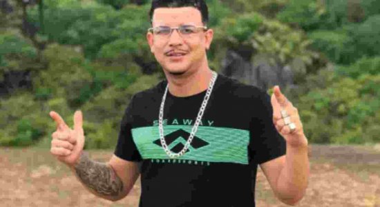 Imagem Ilustrando a Notícia: Após ser morto a tiros, corpo de cantor é desenterrado e incendiado, em Pernambuco