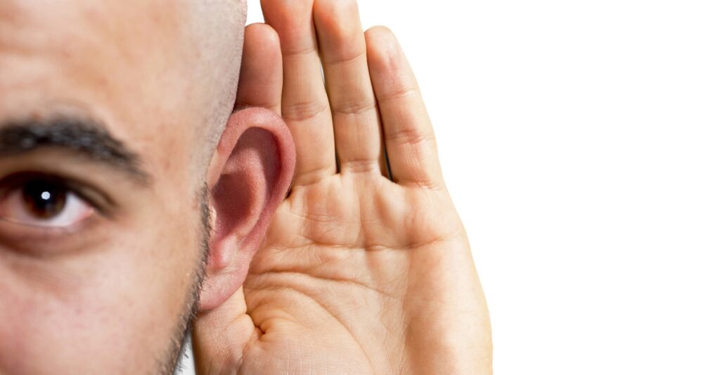 Imagem Ilustrando a Notícia: Veja sinais que apontam a perda auditiva, problema comum que pode levar à surdez