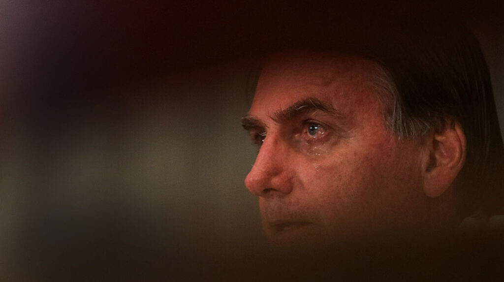 Imagem Ilustrando a Notícia: Bolsonaro diz para evangélicos que chora no banheiro para tomar decisão difícil