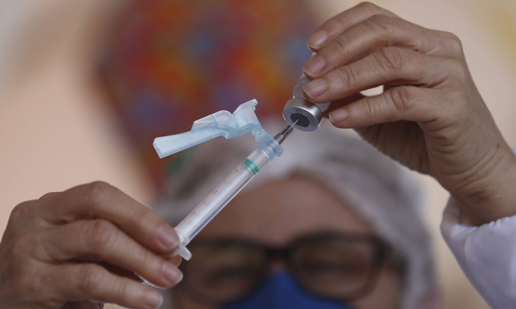 Imagem Ilustrando a Notícia: Brasil ultrapassa 100 milhões de vacinados com a segunda dose; Goiás imunizou 40,6% da sua população