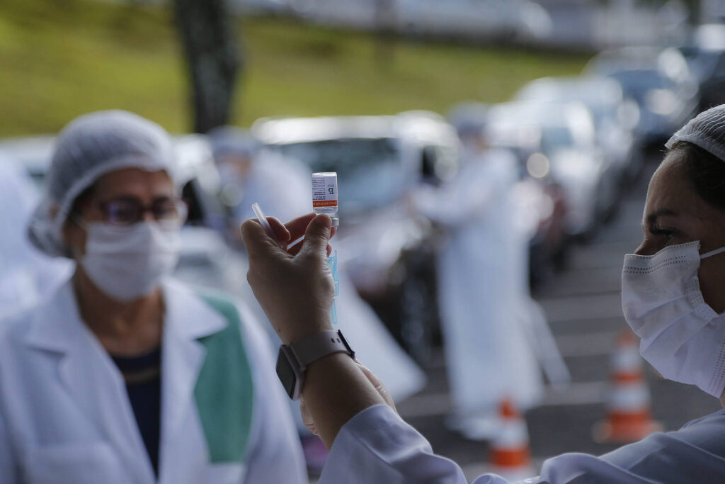 Imagem Ilustrando a Notícia: Covid-19: Brasil tem mais de 46% da população com esquema vacinal completo