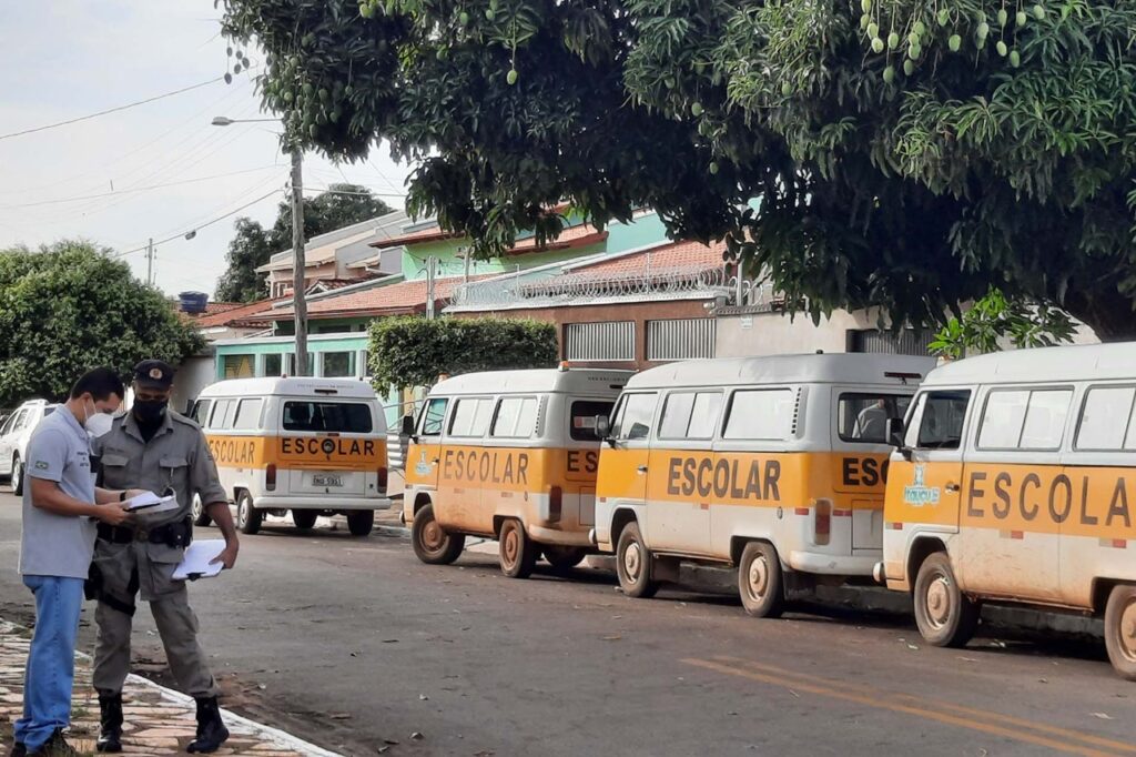 Imagem Ilustrando a Notícia: MPGO apreende 7 veículos do transporte escolar por irregularidades em Itauçu