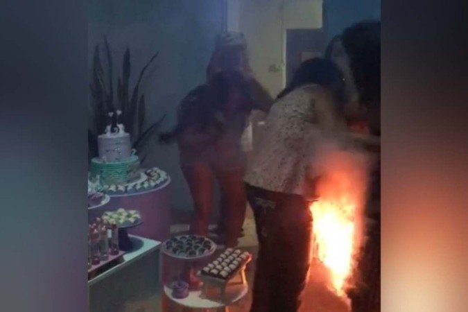 Imagem Ilustrando a Notícia: Vestido de grávida pega fogo durante chá de revelação do primeiro filho em Goianésia