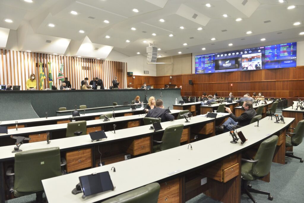 Imagem Ilustrando a Notícia: Deputados de oposição travam Bolsa Estudo na Assembleia Legislativa de Goiás