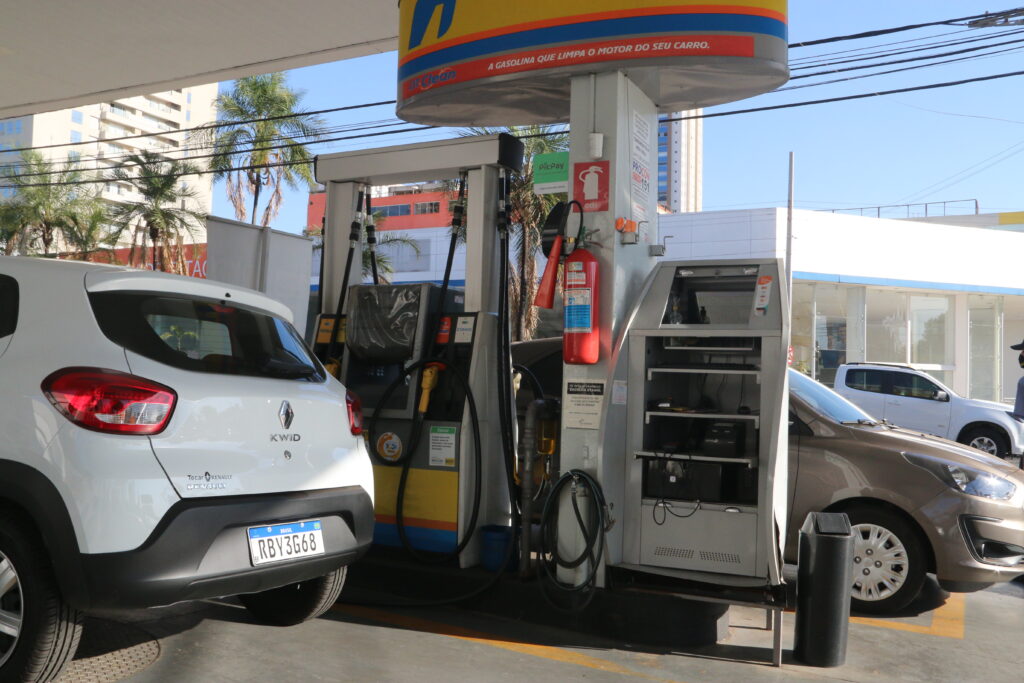Imagem Ilustrando a Notícia: Em um ano, gasolina fica 40% mais cara em Goiás, mas se mantém abaixo da média do país