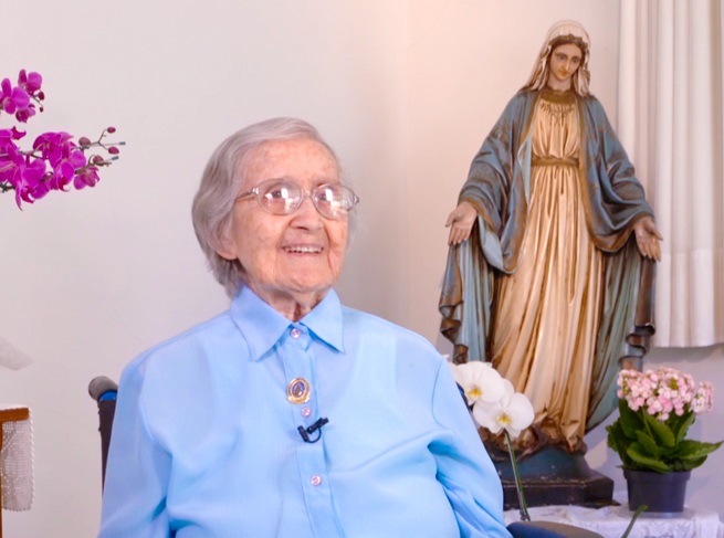 Imagem Ilustrando a Notícia: Irmã Celeste, que participou do lançamento da pedra fundamental de Goiânia, morre aos 104 anos