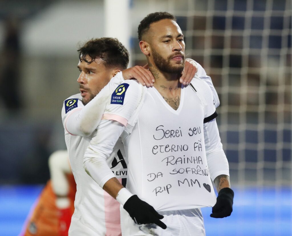 Imagem Ilustrando a Notícia: Neymar homenageia Marília Mendonça após gol no Campeonato Francês