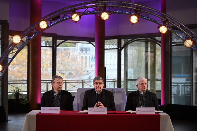 Imagem Ilustrando a Notícia: Para indenizar casos de pedofilia, Igreja Católica francesa decide vender bens
