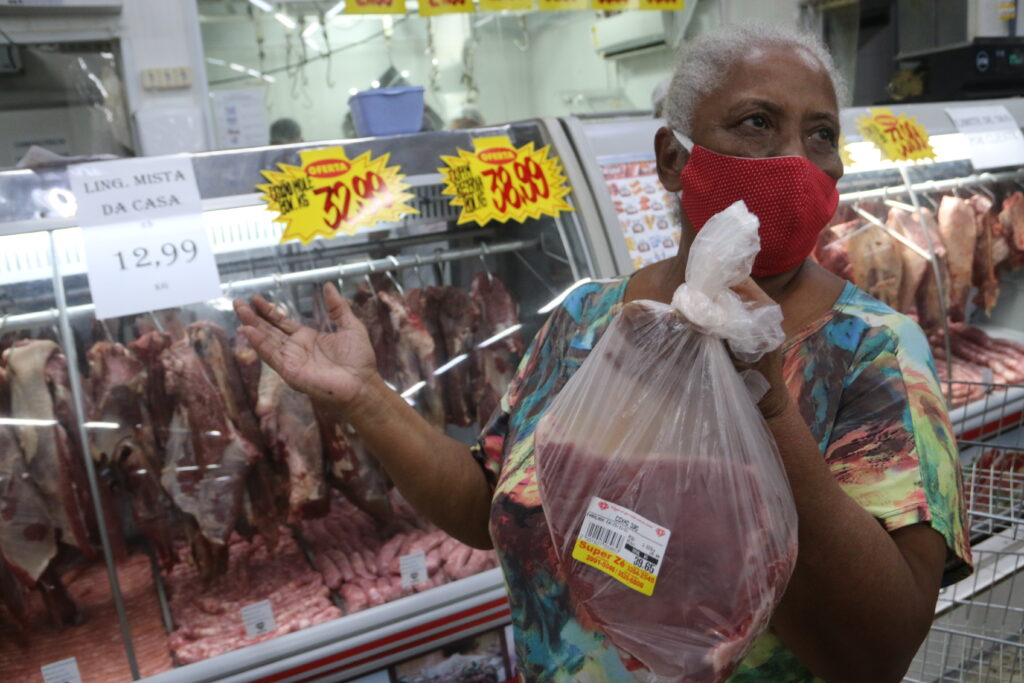 Imagem Ilustrando a Notícia: Com o retorno das exportações para China e Rússia, preço da carne bovina volta a subir