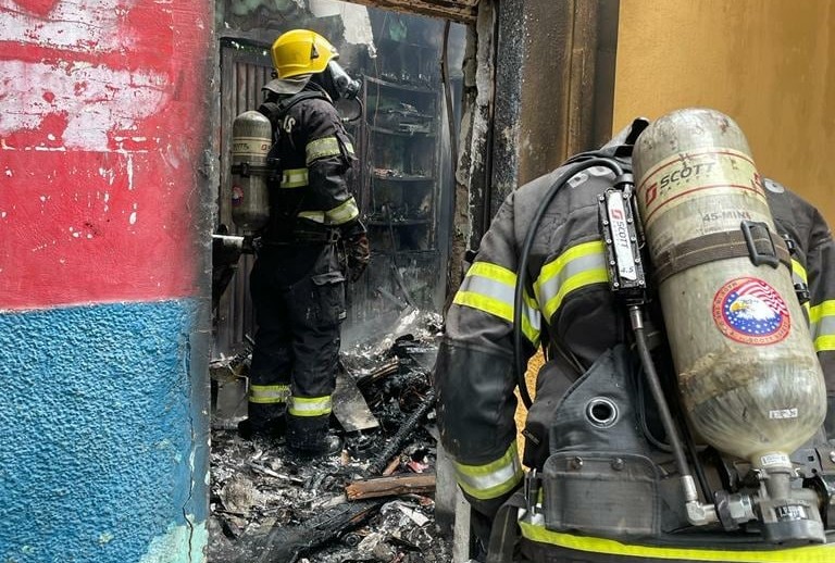 Imagem Ilustrando a Notícia: Incêndio atinge depósito de eletrodomésticos no Jardim Novo Mundo