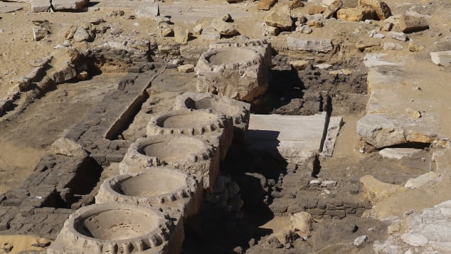 Imagem Ilustrando a Notícia: Arqueólogos encontram templo egípcio perdido com artefatos de 4.500 anos