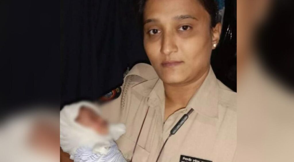 Imagem Ilustrando a Notícia: “Ela estava congelando”, diz policial sobre recém-nascida resgatada de bueiro com ajuda de gatos