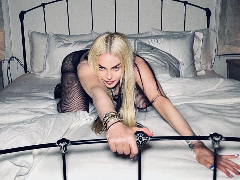Imagem Ilustrando a Notícia: Madonna volta ao trends das redes sociais com novas fotos sensuais, confira o ensaio