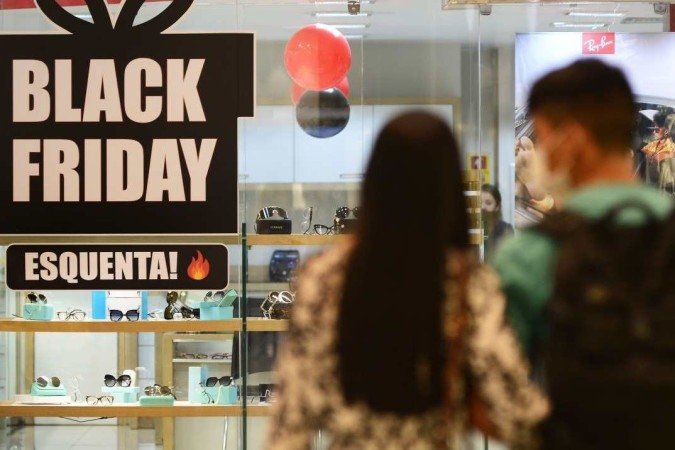 Imagem Ilustrando a Notícia: Black Friday: 57% dos brasileiros pretendem fazer compras nesta sexta (26)