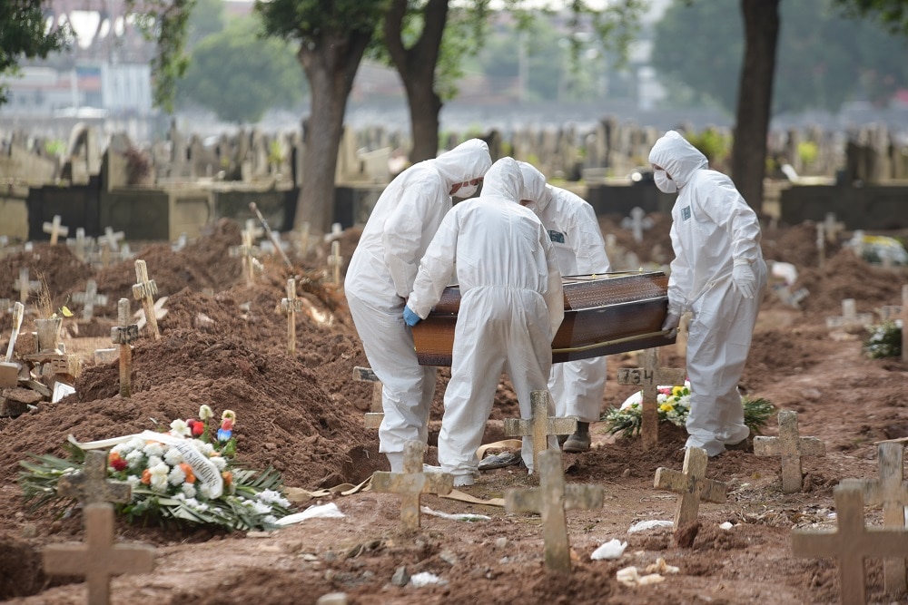 Imagem Ilustrando a Notícia: Durante a pandemia, Brasil registrou maior alta na taxa de mortalidade desde 1984