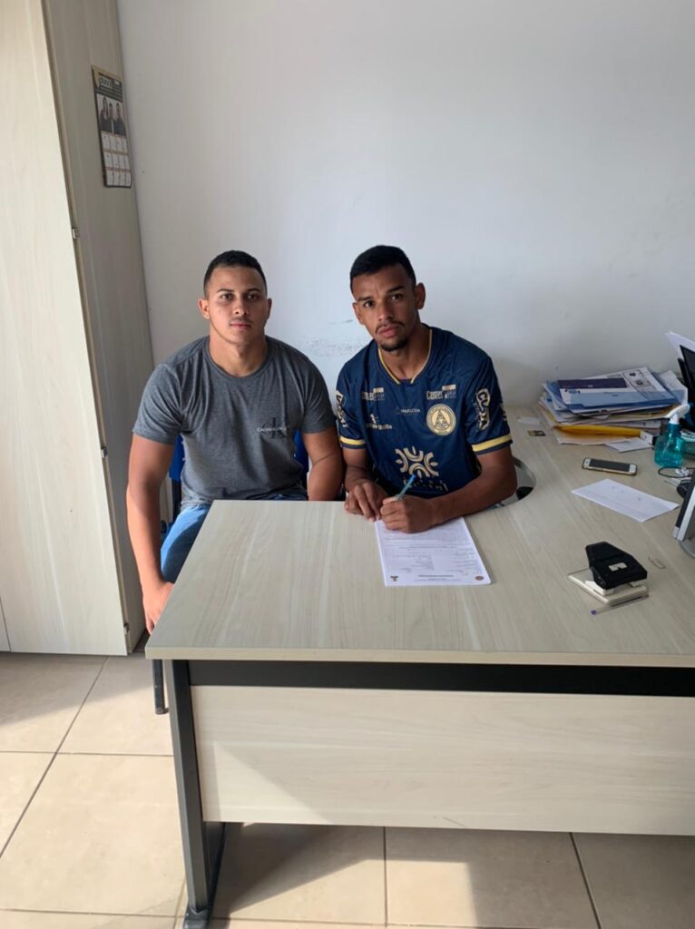 Imagem Ilustrando a Notícia: Aparecidense prorroga contrato com zagueiro Felipe Kauan: “Trabalhar visando a Copinha”