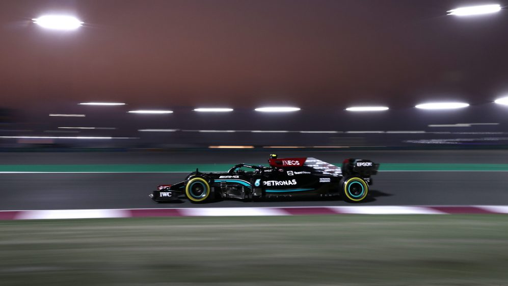 Imagem Ilustrando a Notícia: Com disputa acirrada entre Lewis e Max, Fórmula 1 realiza GP do Catar