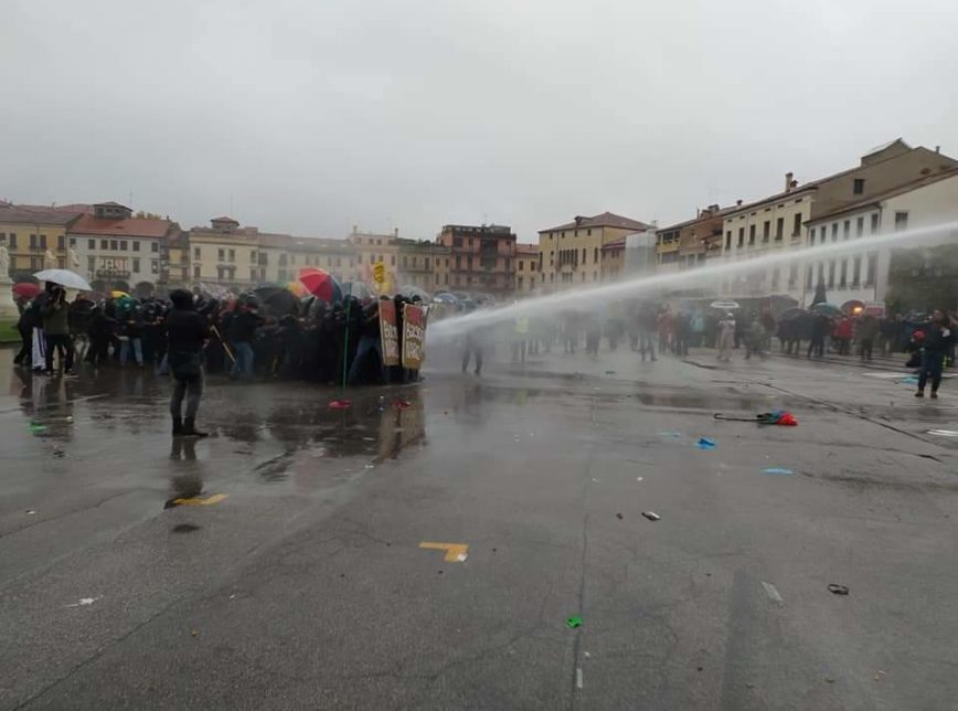Imagem Ilustrando a Notícia: Manifestação anti-Bolsonaro é marcada por violência, na Itália