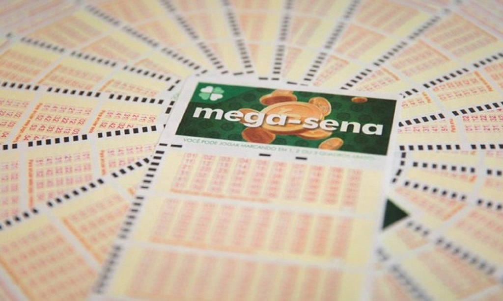 Imagem Ilustrando a Notícia: Sem ganhadores, Mega-Sena acumula e deve pagar R$ 75 milhões; confira os números