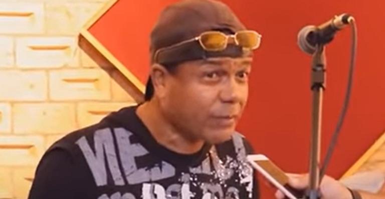 Imagem Ilustrando a Notícia: Ex-vocalista da banda Calcinha Preta é encontrado morto dentro de casa