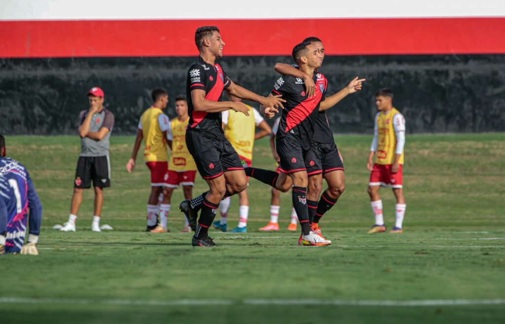 Imagem Ilustrando a Notícia: Samuel se destaca no Goiano Sub-17 e projeta clássico contra o Goiás na final: “Vai ser um grande jogo”