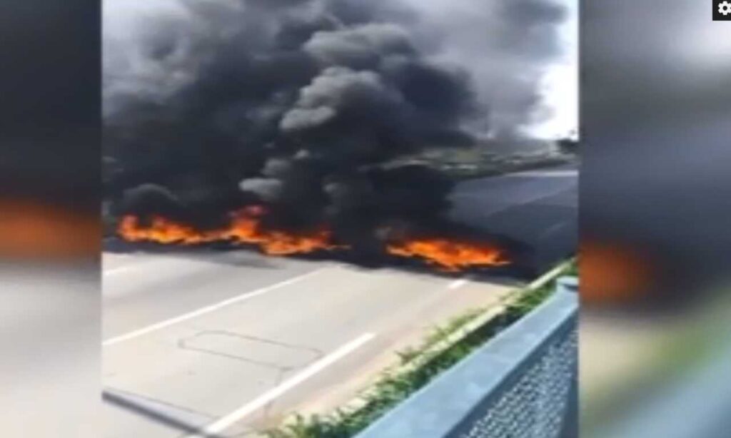 Imagem Ilustrando a Notícia: Motoristas de aplicativo protestam, bloqueando e queimando pneus na BR-153 em Goiânia