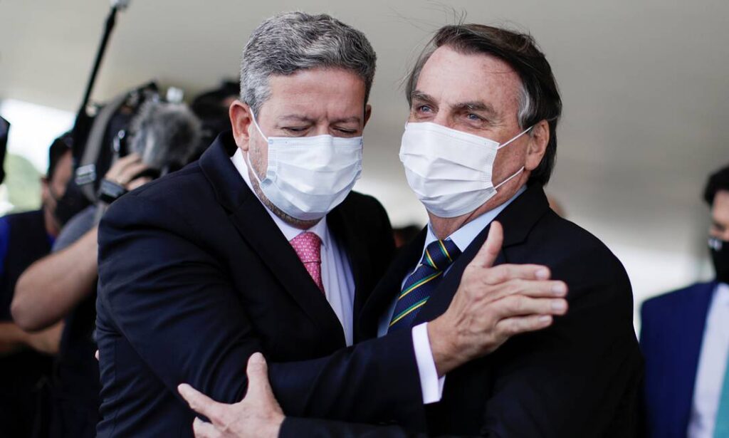 Imagem Ilustrando a Notícia: Lira e Bolsonaro preparavam ‘festa da vitória’ em Dubai para PEC dos Precatórios