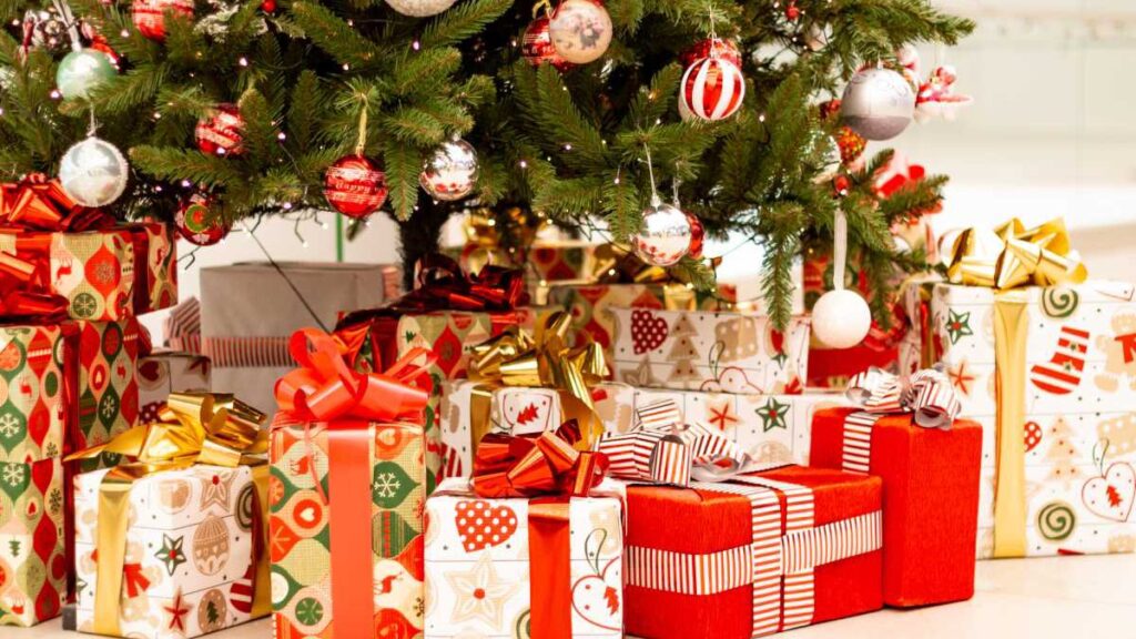 Imagem Ilustrando a Notícia: Tradições natalinas dizem que a ceia e a troca de presentes são momentos importantes
