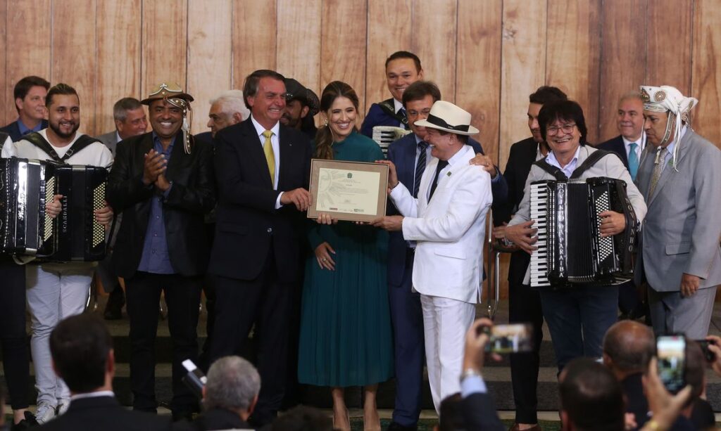 Imagem Ilustrando a Notícia: Presidente participa de cerimônia de reconhecimento do forró