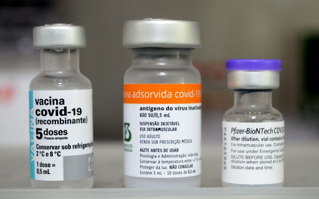 Imagem Ilustrando a Notícia: Especialista da OMS afirma que proteção de vacinas contra covid-19 é de seis meses