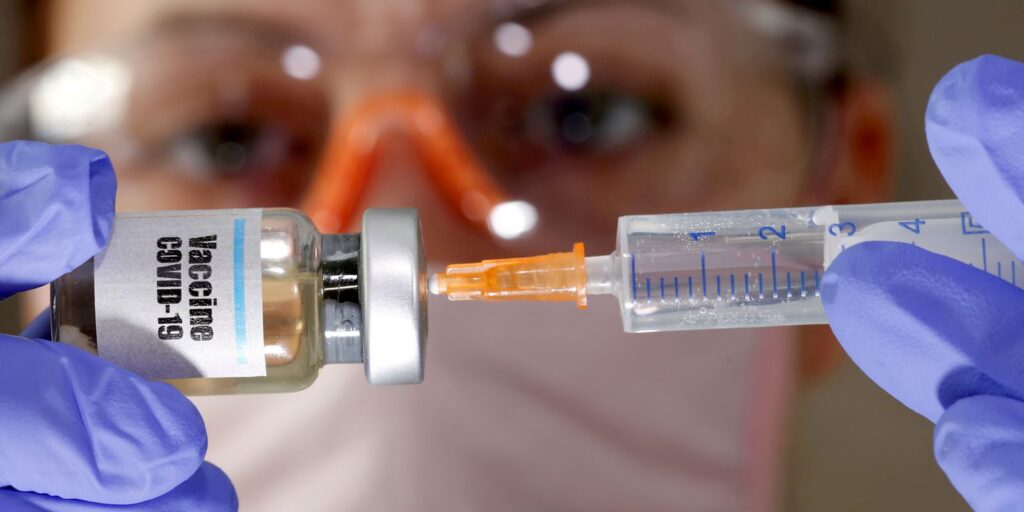 Imagem Ilustrando a Notícia: Brasil alcança marca de 80% do público-alvo imunizado com duas doses contra a Covid-19