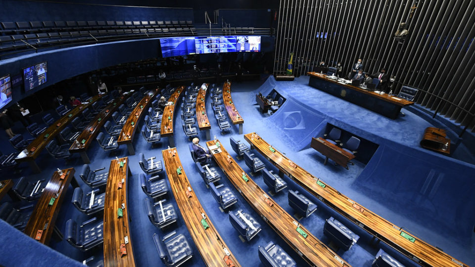 Imagem Ilustrando a Notícia: PEC dos Precatórios é aprovada pelo Senado em dois turnos; confira como foi a sessão