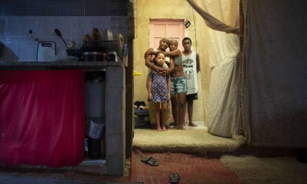 Imagem Ilustrando a Notícia: Governo quer pagar R$ 400 de Auxílio Brasil; MP não atenderá meta de 17 milhões de famílias