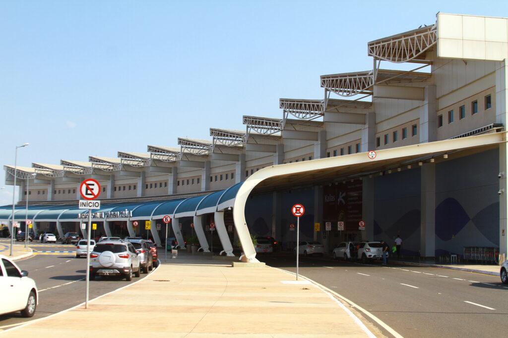 Imagem Ilustrando a Notícia: Infraero estima aumento 33% no fluxo de passageiros no Aeroporto de Goiânia neste final de ano