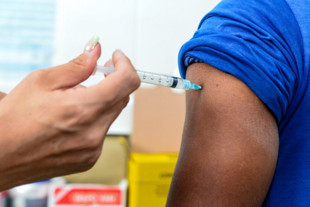 Imagem Ilustrando a Notícia: UFG promove vacinação contra Covid-19 para universitários; ação contribui para o retorno presencial