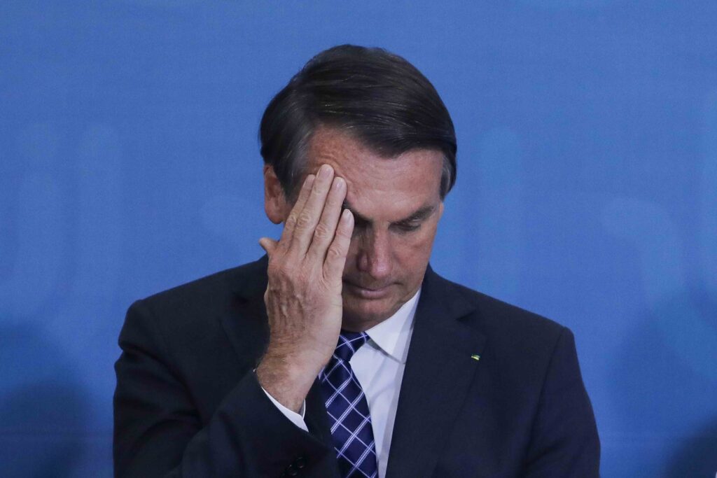 Imagem Ilustrando a Notícia: Novo recorde: 60% dizem nunca confiar no que Bolsonaro diz, aponta Datafolha