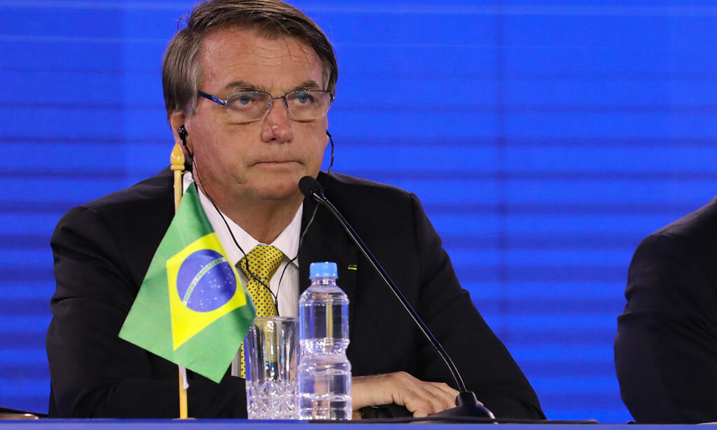 Imagem Ilustrando a Notícia: O que é pior: Bolsonaro com discurso de golpe ou alinhado com o centrão?