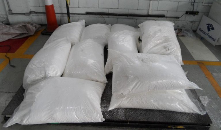 Imagem Ilustrando a Notícia: Em dois dias, Polícia Federal apreende mais de 1,7 tonelada de cocaína no Porto de Santos